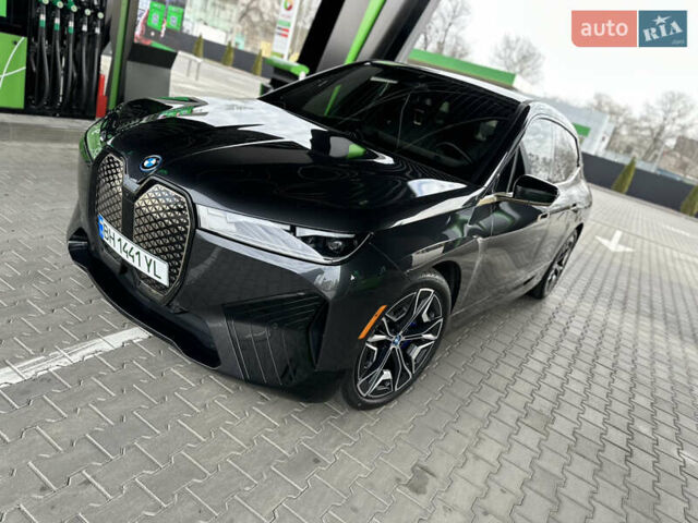 Серый БМВ iX, объемом двигателя 0 л и пробегом 38 тыс. км за 62500 $, фото 6 на Automoto.ua