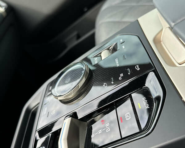 Серый БМВ iX, объемом двигателя 0 л и пробегом 38 тыс. км за 62500 $, фото 42 на Automoto.ua