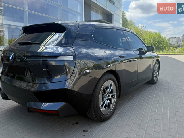 Серый БМВ iX, объемом двигателя 0 л и пробегом 19 тыс. км за 55445 $, фото 5 на Automoto.ua