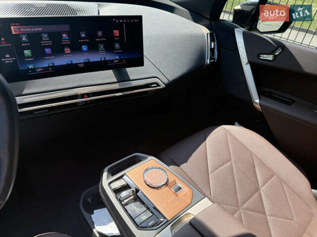 Серый БМВ iX, объемом двигателя 0 л и пробегом 19 тыс. км за 55445 $, фото 15 на Automoto.ua