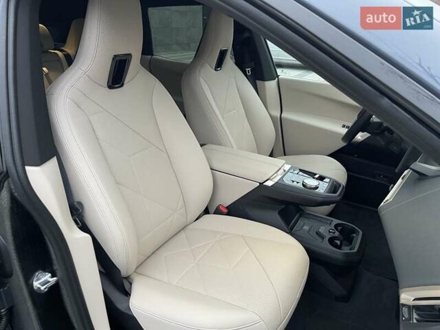 Серый БМВ iX, объемом двигателя 0 л и пробегом 53 тыс. км за 58800 $, фото 33 на Automoto.ua