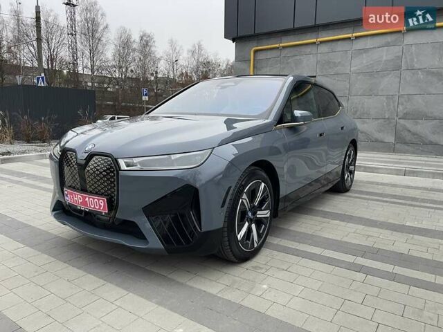 Серый БМВ iX, объемом двигателя 0 л и пробегом 53 тыс. км за 58800 $, фото 1 на Automoto.ua