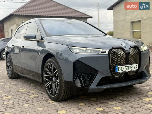 Серый БМВ iX, объемом двигателя 0 л и пробегом 19 тыс. км за 77000 $, фото 3 на Automoto.ua