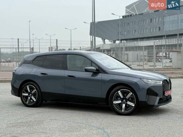 Серый БМВ iX, объемом двигателя 0 л и пробегом 106 тыс. км за 55500 $, фото 13 на Automoto.ua