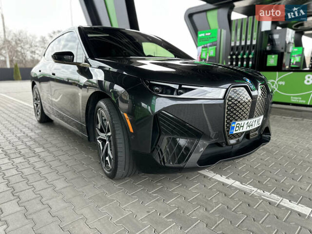 Серый БМВ iX, объемом двигателя 0 л и пробегом 38 тыс. км за 62500 $, фото 7 на Automoto.ua