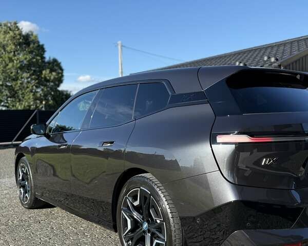 Серый БМВ iX, объемом двигателя 0 л и пробегом 35 тыс. км за 47500 $, фото 7 на Automoto.ua