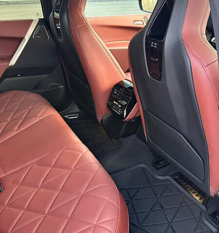 Серый БМВ iX, объемом двигателя 0 л и пробегом 42 тыс. км за 68500 $, фото 12 на Automoto.ua