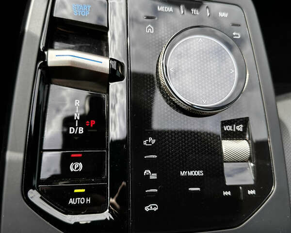 Серый БМВ iX, объемом двигателя 0 л и пробегом 38 тыс. км за 62500 $, фото 66 на Automoto.ua