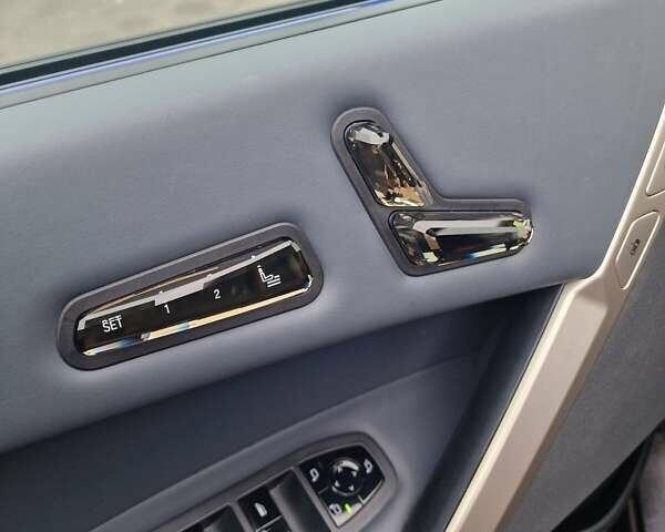 Серый БМВ iX, объемом двигателя 0 л и пробегом 30 тыс. км за 51700 $, фото 16 на Automoto.ua