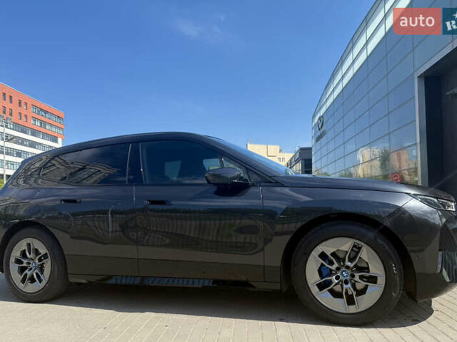 Серый БМВ iX, объемом двигателя 0 л и пробегом 19 тыс. км за 55445 $, фото 10 на Automoto.ua