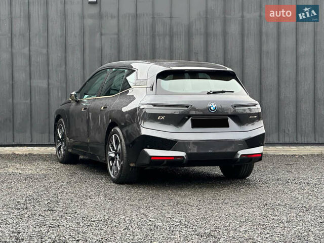 Сірий БМВ iX, об'ємом двигуна 0 л та пробігом 73 тис. км за 47900 $, фото 4 на Automoto.ua