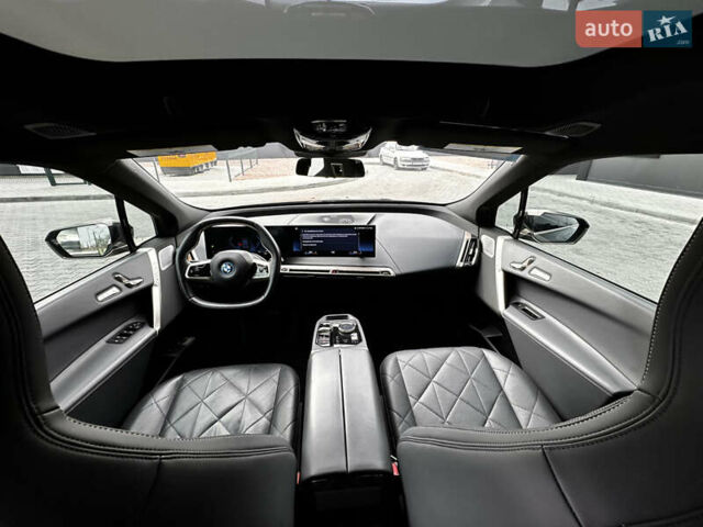 Серый БМВ iX, объемом двигателя 0 л и пробегом 38 тыс. км за 62500 $, фото 45 на Automoto.ua