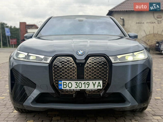 Серый БМВ iX, объемом двигателя 0 л и пробегом 19 тыс. км за 77000 $, фото 2 на Automoto.ua