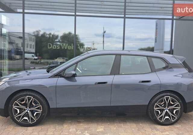 Серый БМВ iX, объемом двигателя 0 л и пробегом 49 тыс. км за 45500 $, фото 2 на Automoto.ua