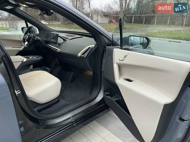 Серый БМВ iX, объемом двигателя 0 л и пробегом 53 тыс. км за 58800 $, фото 30 на Automoto.ua
