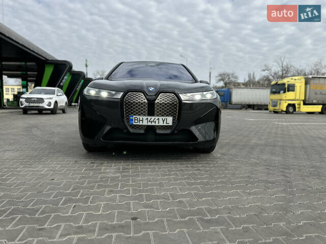 Серый БМВ iX, объемом двигателя 0 л и пробегом 38 тыс. км за 62500 $, фото 27 на Automoto.ua