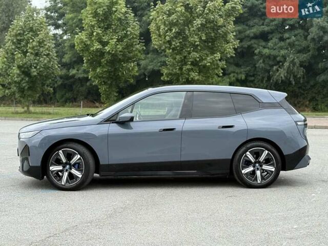 Серый БМВ iX, объемом двигателя 0 л и пробегом 106 тыс. км за 55500 $, фото 4 на Automoto.ua