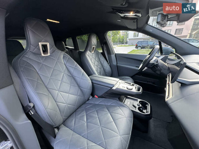 Серый БМВ iX, объемом двигателя 0 л и пробегом 47 тыс. км за 58500 $, фото 36 на Automoto.ua
