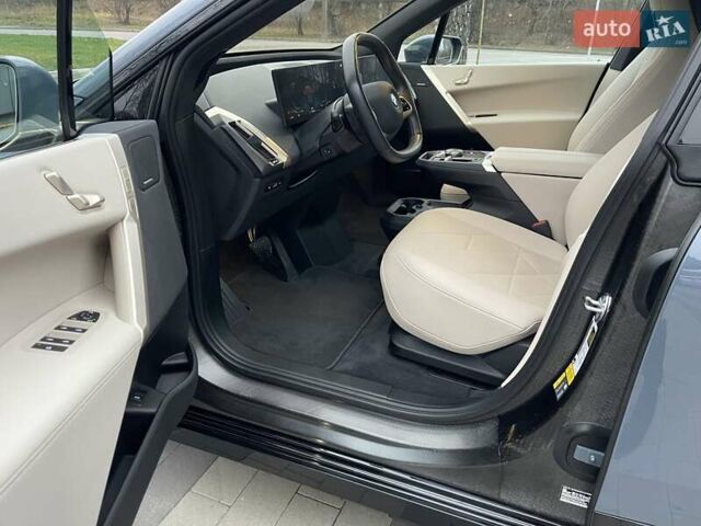 Серый БМВ iX, объемом двигателя 0 л и пробегом 53 тыс. км за 58800 $, фото 12 на Automoto.ua