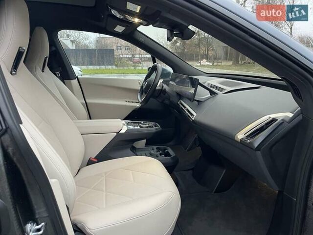 Серый БМВ iX, объемом двигателя 0 л и пробегом 53 тыс. км за 58800 $, фото 32 на Automoto.ua