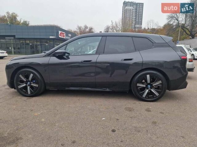 Серый БМВ iX, объемом двигателя 0 л и пробегом 30 тыс. км за 51700 $, фото 2 на Automoto.ua