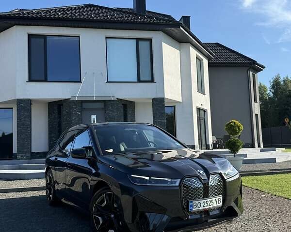 Серый БМВ iX, объемом двигателя 0 л и пробегом 35 тыс. км за 47500 $, фото 3 на Automoto.ua