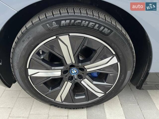 Серый БМВ iX, объемом двигателя 0 л и пробегом 53 тыс. км за 58800 $, фото 40 на Automoto.ua