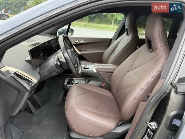 Серый БМВ iX, объемом двигателя 0 л и пробегом 106 тыс. км за 55500 $, фото 42 на Automoto.ua