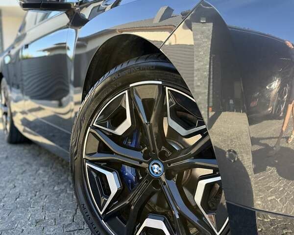 Серый БМВ iX, объемом двигателя 0 л и пробегом 35 тыс. км за 47500 $, фото 16 на Automoto.ua