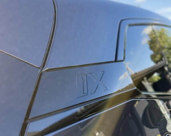 Серый БМВ iX, объемом двигателя 0 л и пробегом 35 тыс. км за 47500 $, фото 53 на Automoto.ua