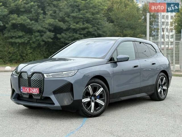 Серый БМВ iX, объемом двигателя 0 л и пробегом 106 тыс. км за 55500 $, фото 2 на Automoto.ua