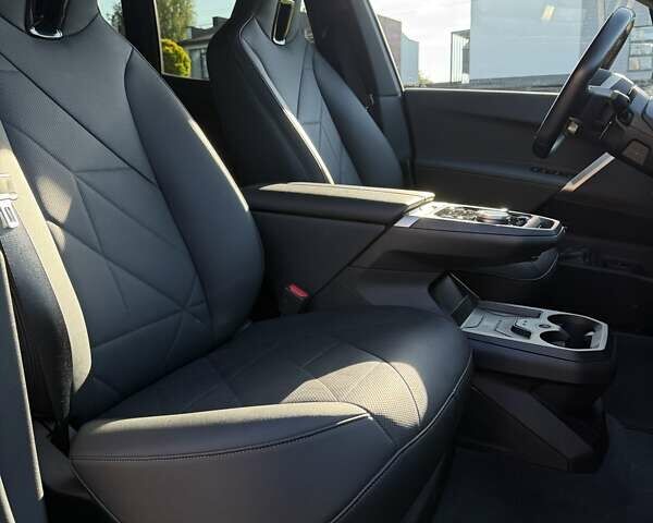 Серый БМВ iX, объемом двигателя 0 л и пробегом 35 тыс. км за 47500 $, фото 56 на Automoto.ua