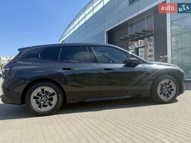 Серый БМВ iX, объемом двигателя 0 л и пробегом 19 тыс. км за 55445 $, фото 11 на Automoto.ua