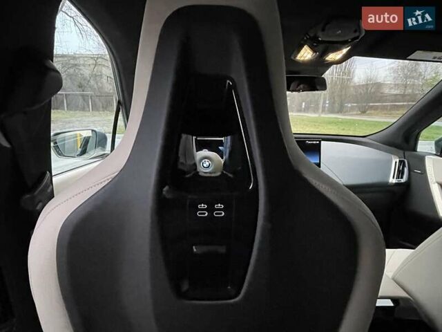 Серый БМВ iX, объемом двигателя 0 л и пробегом 53 тыс. км за 58800 $, фото 28 на Automoto.ua