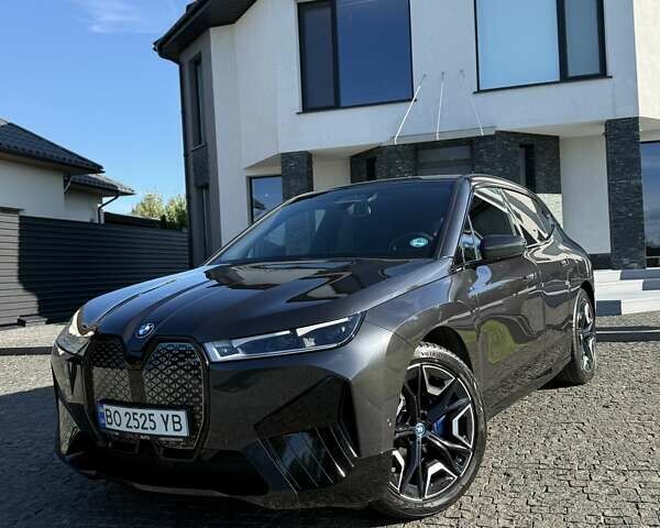 Серый БМВ iX, объемом двигателя 0 л и пробегом 35 тыс. км за 47500 $, фото 30 на Automoto.ua
