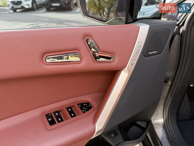 Серый БМВ iX, объемом двигателя 0 л и пробегом 15 тыс. км за 74400 $, фото 16 на Automoto.ua
