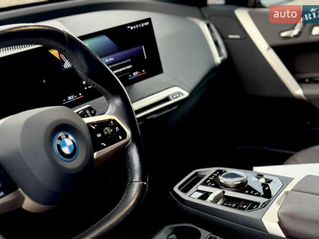 Сірий БМВ iX, об'ємом двигуна 0 л та пробігом 88 тис. км за 44000 $, фото 9 на Automoto.ua