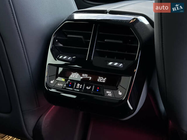 Серый БМВ iX, объемом двигателя 0 л и пробегом 50 тыс. км за 68900 $, фото 24 на Automoto.ua