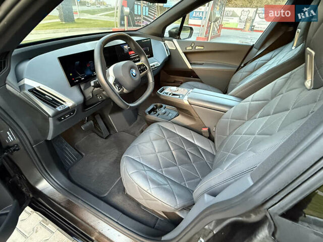 Серый БМВ iX, объемом двигателя 0 л и пробегом 50 тыс. км за 68900 $, фото 16 на Automoto.ua
