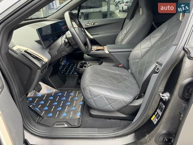Серый БМВ iX, объемом двигателя 0 л и пробегом 49 тыс. км за 79500 $, фото 18 на Automoto.ua