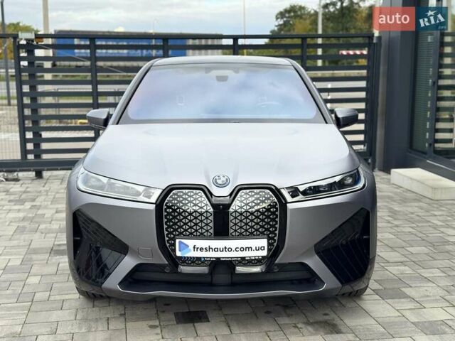 Серый БМВ iX, объемом двигателя 0 л и пробегом 49 тыс. км за 79500 $, фото 1 на Automoto.ua