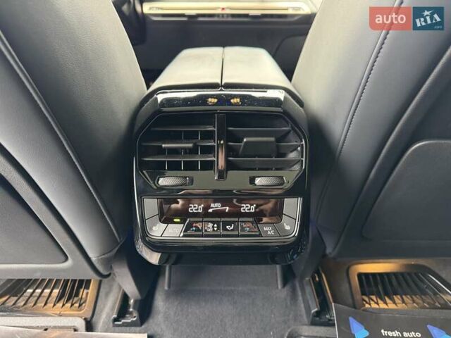 Серый БМВ iX, объемом двигателя 0 л и пробегом 49 тыс. км за 79500 $, фото 29 на Automoto.ua