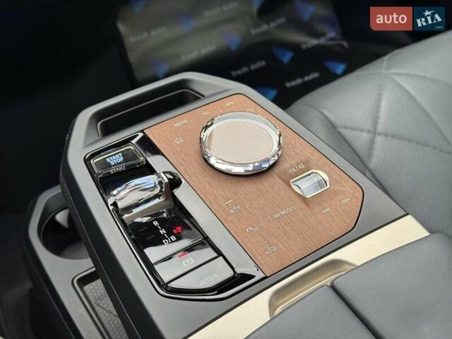 Серый БМВ iX, объемом двигателя 0 л и пробегом 49 тыс. км за 79500 $, фото 4 на Automoto.ua