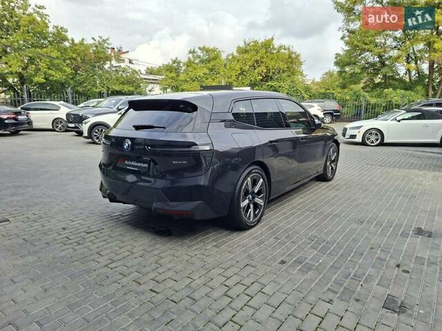 Серый БМВ iX, объемом двигателя 0 л и пробегом 20 тыс. км за 52900 $, фото 3 на Automoto.ua