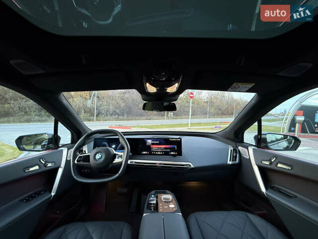 Серый БМВ iX, объемом двигателя 0 л и пробегом 50 тыс. км за 68900 $, фото 3 на Automoto.ua