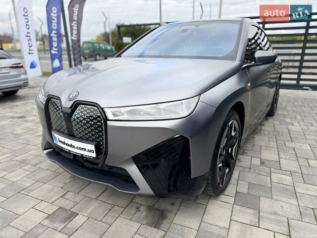 Серый БМВ iX, объемом двигателя 0 л и пробегом 49 тыс. км за 79500 $, фото 7 на Automoto.ua