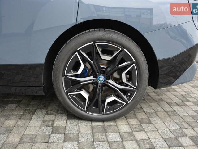 Серый БМВ iX, объемом двигателя 0 л и пробегом 13 тыс. км за 75000 $, фото 9 на Automoto.ua
