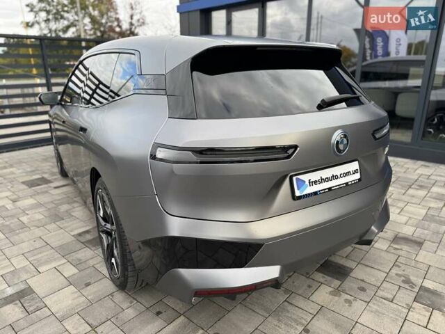 Серый БМВ iX, объемом двигателя 0 л и пробегом 49 тыс. км за 79500 $, фото 10 на Automoto.ua