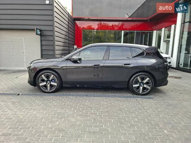 Серый БМВ iX, объемом двигателя 0 л и пробегом 20 тыс. км за 52900 $, фото 7 на Automoto.ua