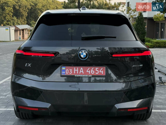 Серый БМВ iX, объемом двигателя 0 л и пробегом 67 тыс. км за 49900 $, фото 7 на Automoto.ua